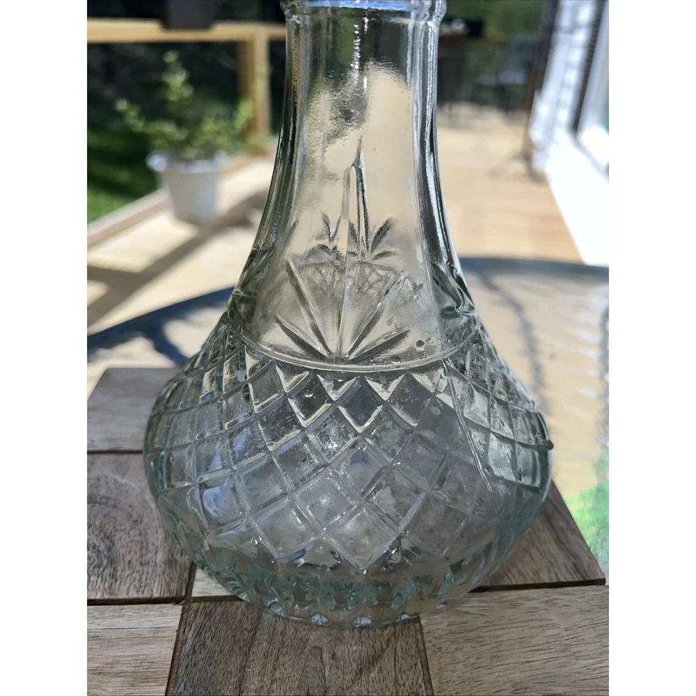 Vtg Diamond Glass Decanter Mogen David MD 1980-6 Cork Stopper Approx. 9.5
